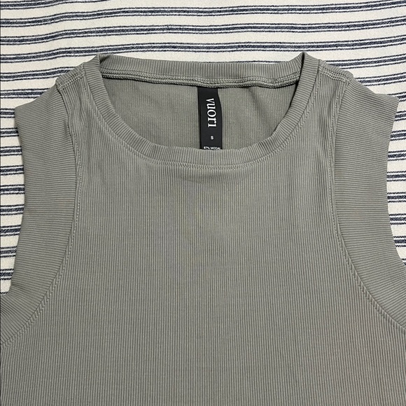 NWOT Vuori Pose Modern Tank Talc Small - Picture 5 of 15